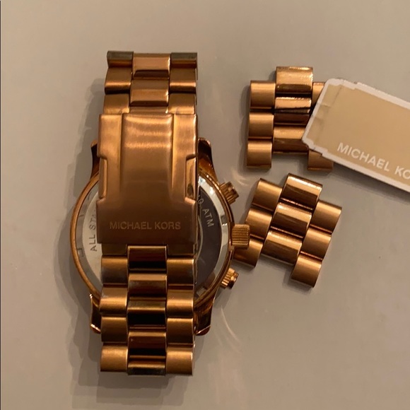 Beautiful Michael Kors Rose Gold Watch - Picture 2 of 2